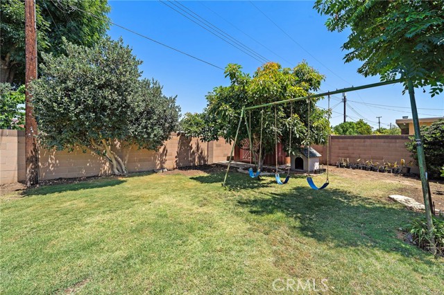 Detail Gallery Image 12 of 29 For 2217 E Parkside Ave, Orange,  CA 92867 - 4 Beds | 2 Baths