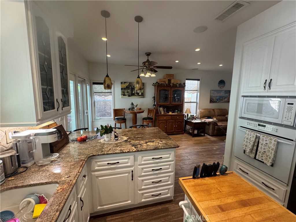 Db2772e0 B6e6 464b 8983 95c2aa8ed675