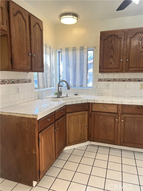 Detail Gallery Image 4 of 28 For 4703 W 118th St, Hawthorne,  CA 90250 - 4 Beds | 2 Baths