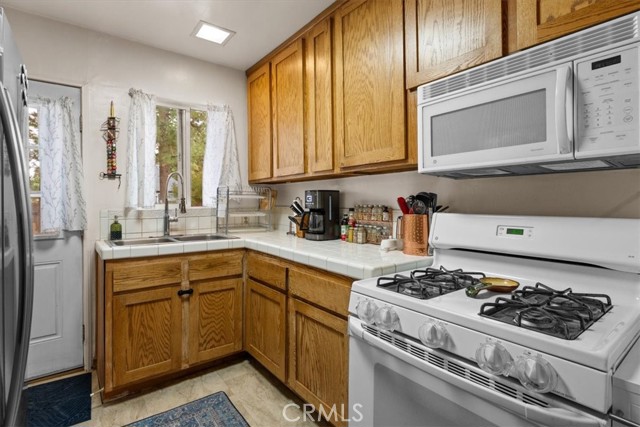 Detail Gallery Image 9 of 30 For 1044 Sierra Ave, Big Bear City,  CA 92314 - 3 Beds | 1 Baths