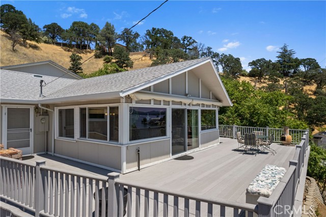 13041 San Joaquin Avenue, Clearlake CA: https://media.crmls.org/medias/db27c9b9-13df-4982-88d0-966a100a6728.jpg