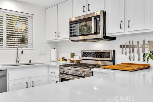 Detail Gallery Image 2 of 48 For 15 Rosewood, Aliso Viejo,  CA 92656 - 3 Beds | 2/1 Baths