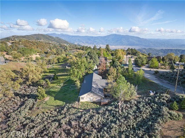 Detail Gallery Image 6 of 41 For 24980 Sunset Way, Tehachapi,  CA 93561 - 4 Beds | 2/1 Baths