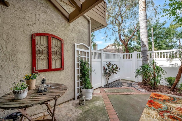 Detail Gallery Image 24 of 34 For 24419 Kingston Ct, Laguna Hills,  CA 92653 - 2 Beds | 2/1 Baths