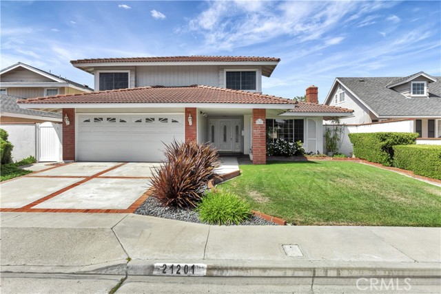 21201 Binghampton Circle, Huntington Beach CA: https://media.crmls.org/medias/db2ad080-ae36-47d8-a65a-3892449db174.jpg