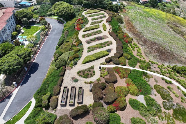 Community garden area to satisfy your green thumb!