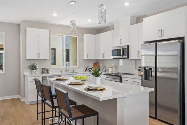 Detail Gallery Image 11 of 31 For 109 S Laxore St #303,  Anaheim,  CA 92804 - 4 Beds | 3/1 Baths