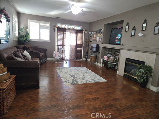 Detail Gallery Image 4 of 15 For 435 Petunia Ct, Merced,  CA 95341 - 3 Beds | 2 Baths