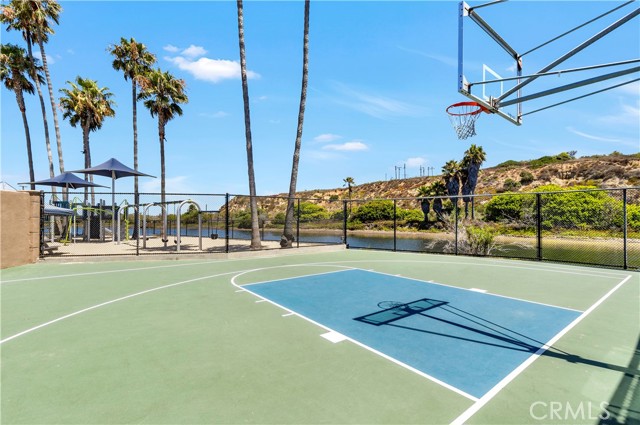 Detail Gallery Image 19 of 21 For 235 62nd St, Newport Beach,  CA 92663 - 3 Beds | 3 Baths