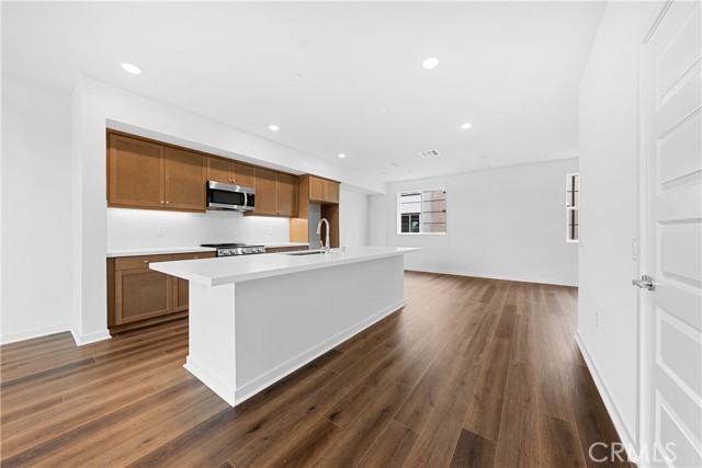 Detail Gallery Image 1 of 26 For 555 via Vallarta, Camarillo,  CA 93012 - 3 Beds | 2/2 Baths