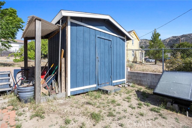 4201 Irvon Trail, Frazier Park CA: https://media.crmls.org/medias/db2d2df1-0461-4880-9a74-6ffdbade1873.jpg