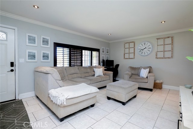 Detail Gallery Image 4 of 33 For 9835 Sycamore Ave, Fontana,  CA 92335 - 3 Beds | 2 Baths