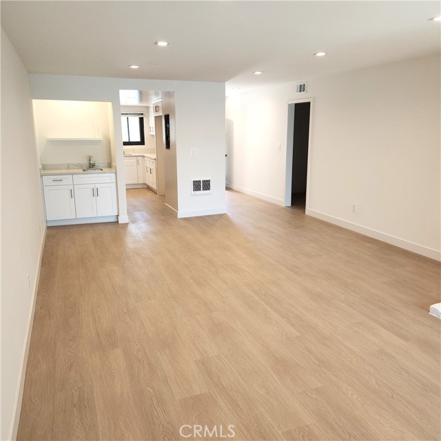 Detail Gallery Image 12 of 22 For 900 Cedar St #107,  El Segundo,  CA 90245 - 2 Beds | 2 Baths