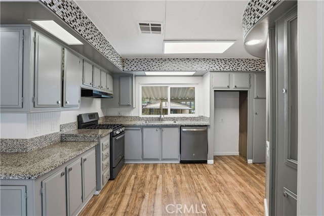 Detail Gallery Image 5 of 29 For 25778 Creag Ave, Homeland,  CA 92548 - 3 Beds | 2 Baths