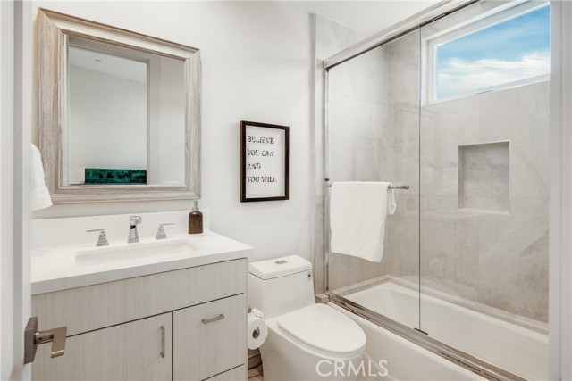 2304 Felton Lane, Redondo Beach, California 90278, 4 Bedrooms Bedrooms, ,5 BathroomsBathrooms,Residential,Sold,Felton,SB22078483