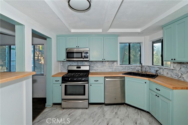 Detail Gallery Image 9 of 49 For 26331 Alpine, Twin Peaks,  CA 92391 - – Beds | – Baths