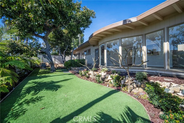 464 LOCUST, Laguna Beach CA: https://media.crmls.org/medias/db2fde7a-8429-49c7-bdec-99ec007f8401.jpg