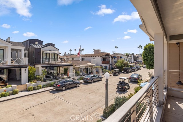 Detail Gallery Image 22 of 26 For 219 Diamond Ave, Newport Beach,  CA 92662 - 3 Beds | 3 Baths