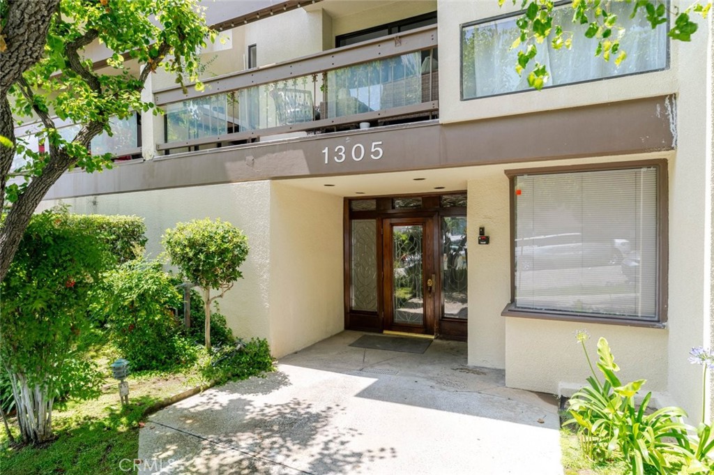 1305 N Columbus #208