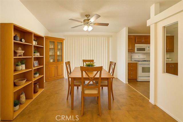5830 Holiday Avenue, Rosamond CA: https://media.crmls.org/medias/db304f9d-12e0-48b0-8127-ac2f01a2ca61.jpg