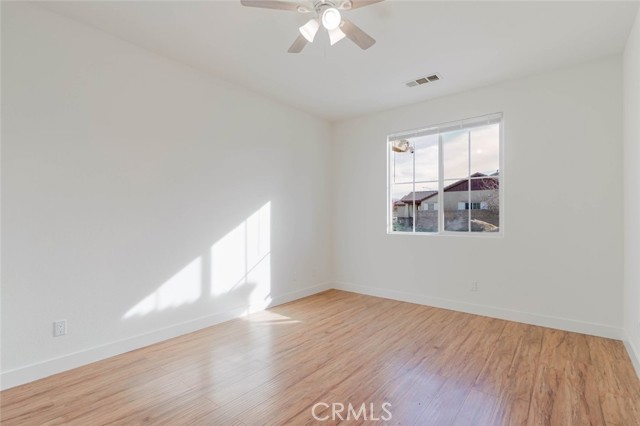 Detail Gallery Image 10 of 43 For 5059 Keston Dr, Palmdale,  CA 93552 - 5 Beds | 2 Baths