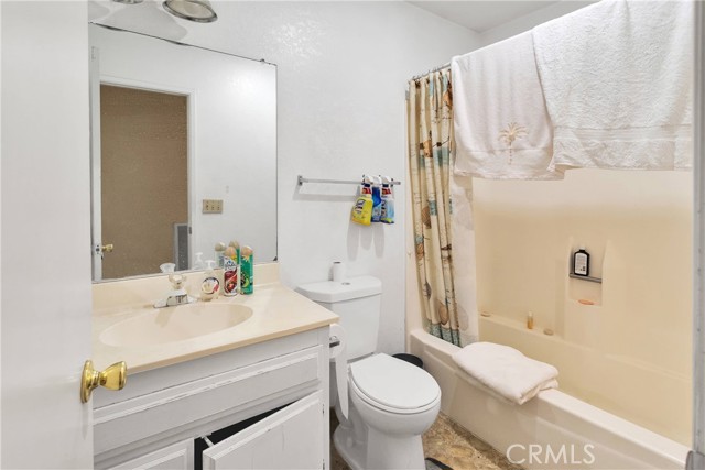 Detail Gallery Image 16 of 34 For 14122 Pawnee Rd, Apple Valley,  CA 92307 - 3 Beds | 2 Baths