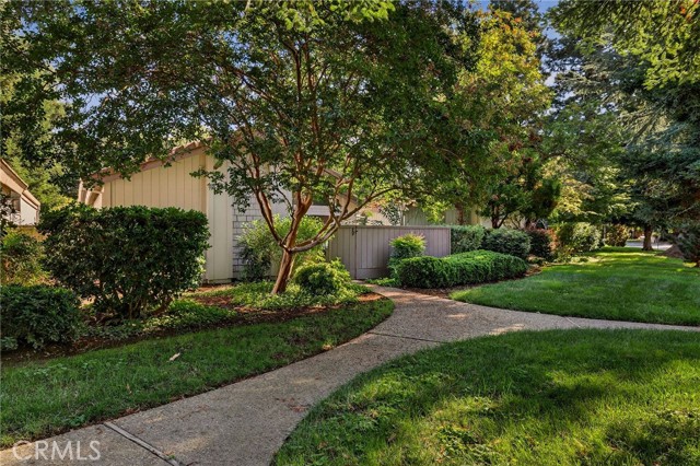 40 Pebblewood Pines Drive, Chico CA: https://media.crmls.org/medias/db341f05-614b-4181-9d21-eb003c83b7f8.jpg