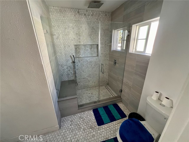 Detail Gallery Image 11 of 45 For 654 Penrith, Los Angeles,  CA 90023 - 6 Beds | 5 Baths