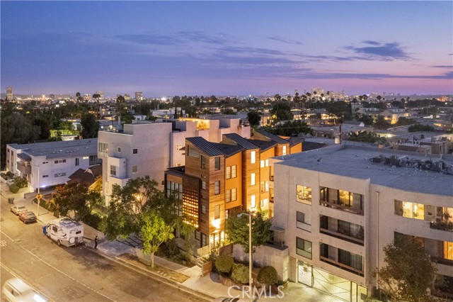1035 1/2 N Vista Street, West Hollywood CA: https://media.crmls.org/medias/db3647e4-81d9-428a-88a3-4fd6af939bdd.jpg