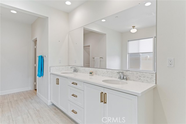 Image 24 of 49 For 30047 Merrick Lane