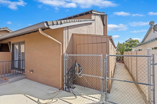 Detail Gallery Image 27 of 64 For 451 Termino Ave, Corona,  CA 92879 - 4 Beds | 2/1 Baths