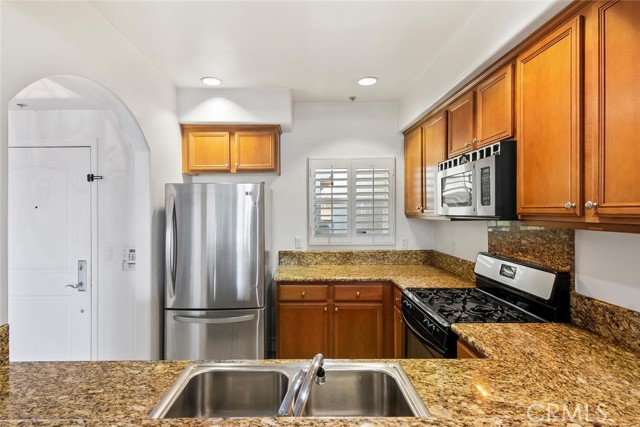 Detail Gallery Image 13 of 50 For 13935 Burbank Bld #203,  Valley Glen,  CA 91401 - 2 Beds | 2 Baths