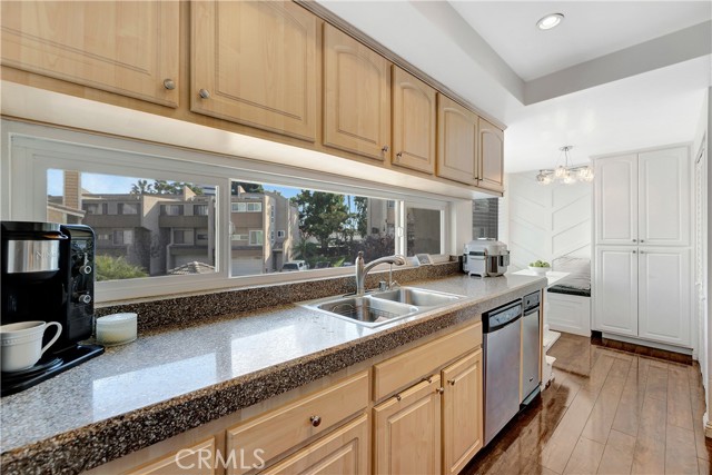 Detail Gallery Image 12 of 53 For 18795 Club Ln, Huntington Beach,  CA 92648 - 3 Beds | 2/1 Baths