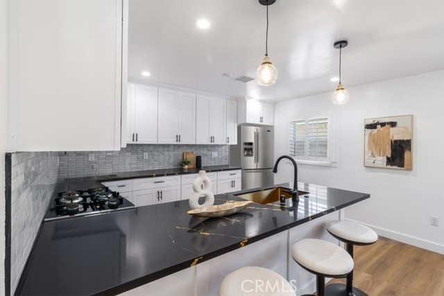 Detail Gallery Image 14 of 69 For 6616 Denver Ave, Los Angeles,  CA 90044 - 6 Beds | 5/1 Baths