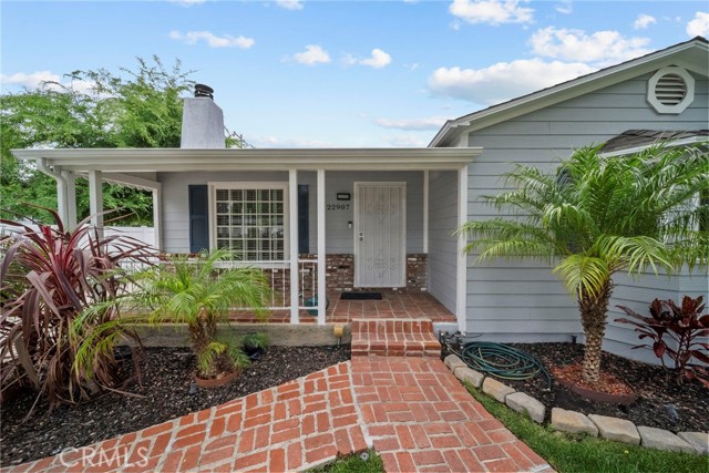 Detail Gallery Image 2 of 31 For 22907 Leonora, Woodland Hills,  CA 91367 - 2 Beds | 2 Baths