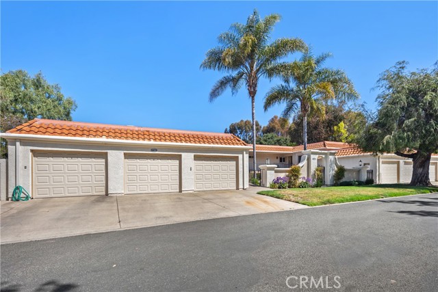 5472 Paseo Del Lago E, Laguna Woods CA: https://media.crmls.org/medias/db39510c-c244-46da-b7dc-859ee4aa3d28.jpg