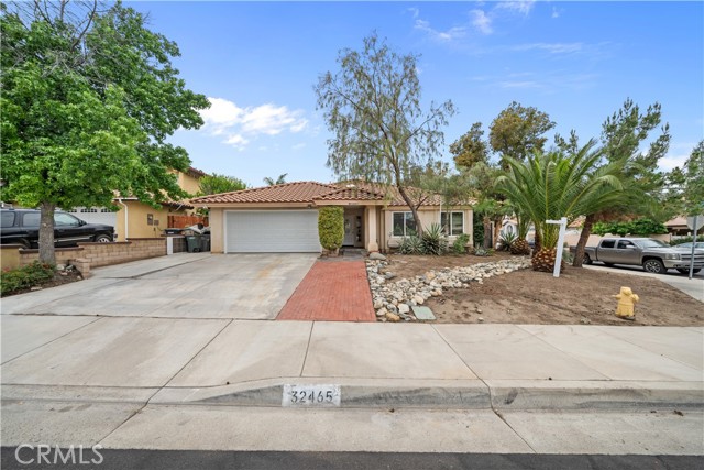 32465 Beechwood Lane, Lake Elsinore CA: https://media.crmls.org/medias/db3a7350-db53-404f-8e5f-da403a9d5ca0.jpg