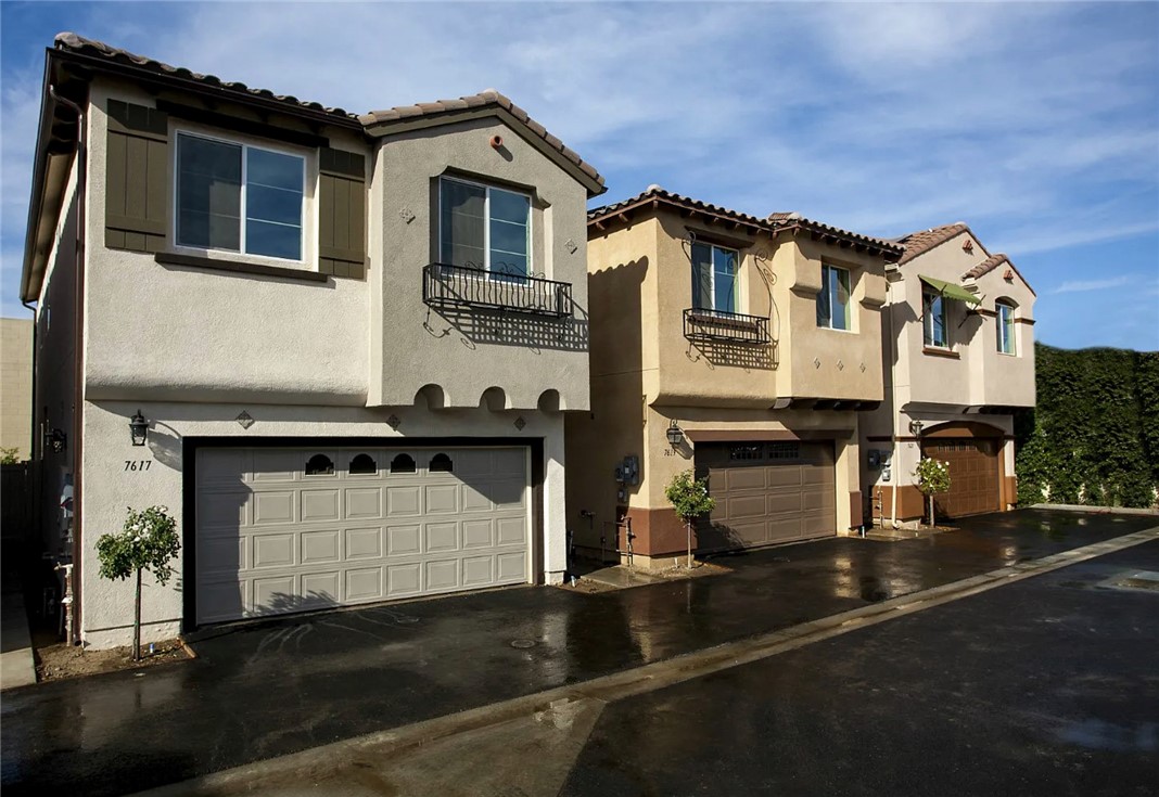 Detail Gallery Image 2 of 12 For 7602 N Justice Way, Van Nuys,  CA 91405 - 4 Beds | 3 Baths