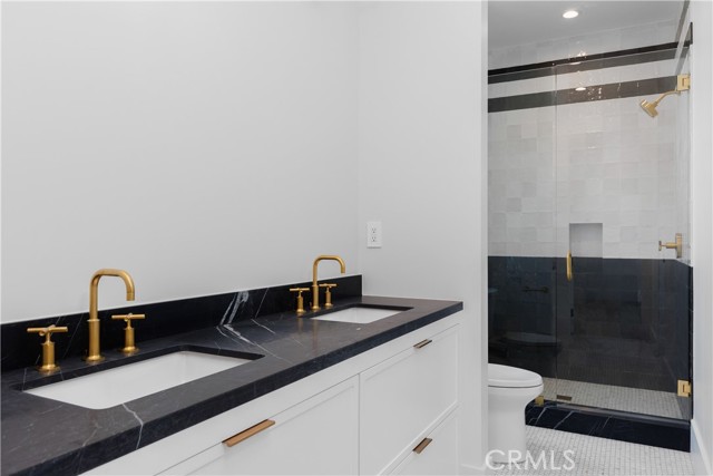 577 36th Street, Manhattan Beach, California 90266, 5 Bedrooms Bedrooms, ,5 BathroomsBathrooms,Residential,Sold,36th,SB21113889