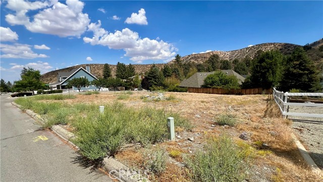 5419 Pacific Crest Drive, Wrightwood CA: https://media.crmls.org/medias/db3b7ecd-508b-4e2d-9e55-53d1d3822fa5.jpg