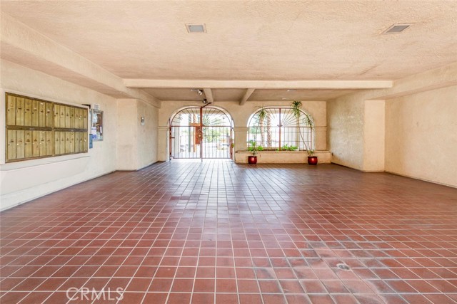 Detail Gallery Image 20 of 21 For 7625 Reseda Blvd #105,  Reseda,  CA 91335 - 3 Beds | 2 Baths