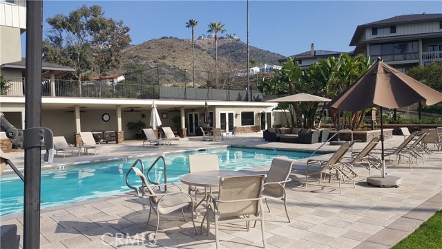 40 Blue Lagoon, Laguna Beach CA: https://media.crmls.org/medias/db3bc088-4ef8-44f4-b28e-02c374fd4598.jpg