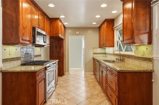 Detail Gallery Image 9 of 30 For 7140 Maynard Ave, West Hills,  CA 91307 - 4 Beds | 2/1 Baths