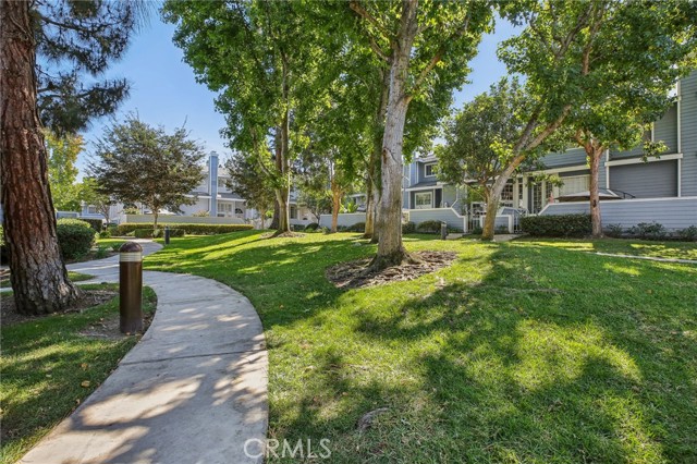 Detail Gallery Image 38 of 39 For 19130 Beachcrest Ln #E,  Huntington Beach,  CA 92646 - 3 Beds | 2/1 Baths