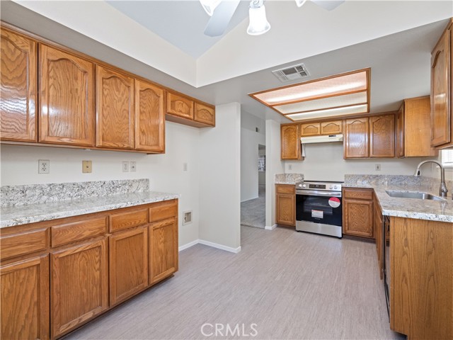 Detail Gallery Image 8 of 23 For 11601 Park Ln, Apple Valley,  CA 92308 - 2 Beds | 2 Baths