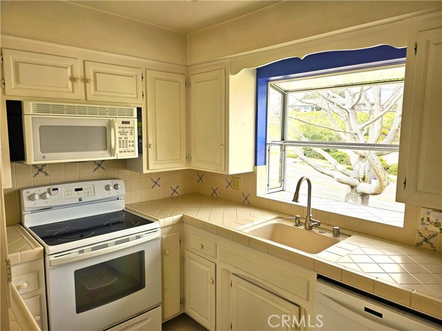 Detail Gallery Image 10 of 21 For 860 N 12th St, Grover Beach,  CA 93433 - 3 Beds | 2/1 Baths