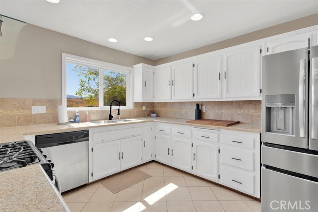 Detail Gallery Image 22 of 57 For 16783 Mission, Hesperia,  CA 92345 - 4 Beds | 3 Baths