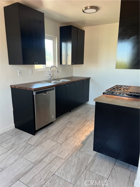 Detail Gallery Image 7 of 22 For 454 E Avenue Q3 #8,  Palmdale,  CA 93550 - 2 Beds | 2 Baths