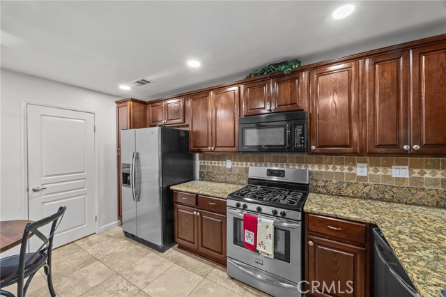 Detail Gallery Image 17 of 46 For 2261 Indigo Hills Dr #3,  Corona,  CA 92879 - 3 Beds | 2/1 Baths
