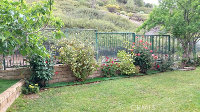 21107 Oakleaf Canyon Drive, Newhall CA: https://media.crmls.org/medias/db3f22dc-ff17-4182-a114-a31592c8f4d5.jpg